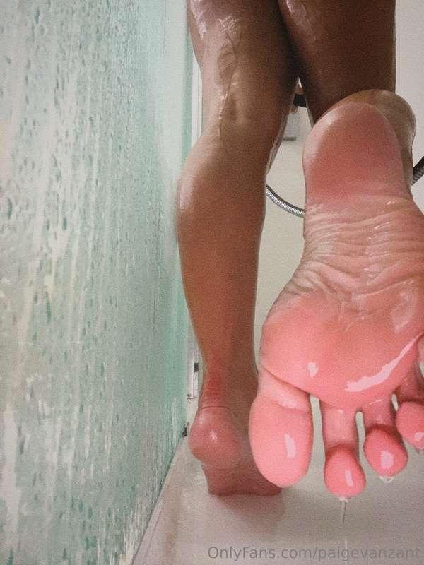 FEET LOVERS. I have heard you calls ;) I made a page specifi..