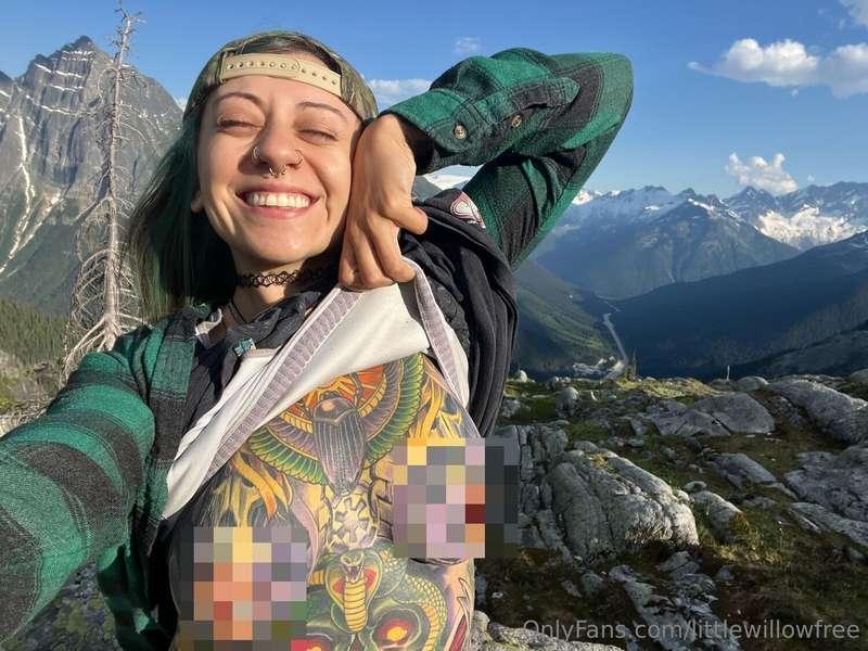 Just 2 mountains on top of a mountain🏔💚🍒