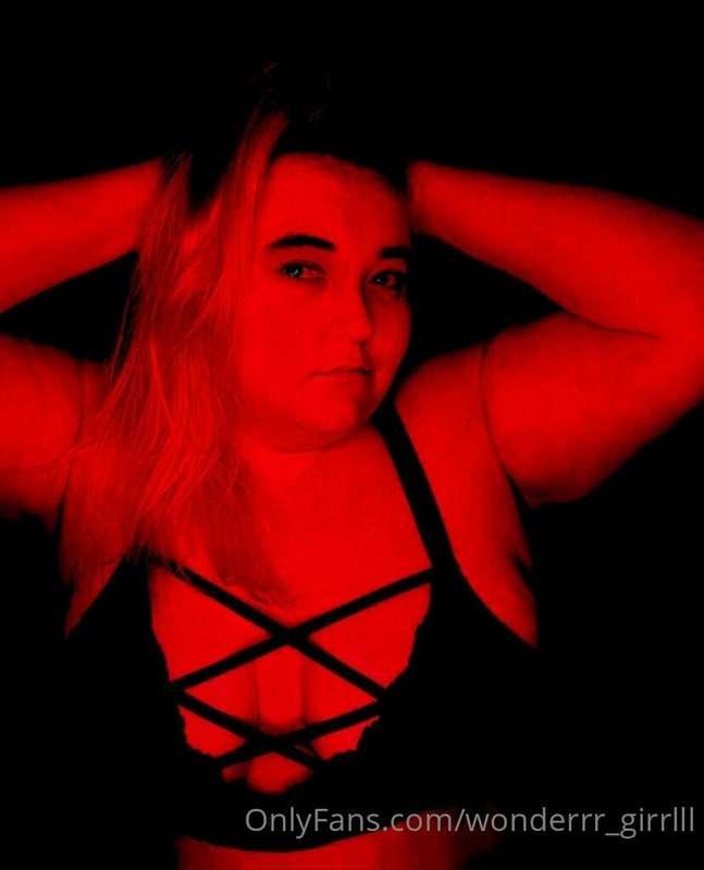 I fancy posing in some new sexy lingerie for you baby, fancy..