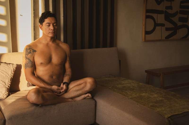 🌿 Meditate Naked, Connect Deeper 🌿