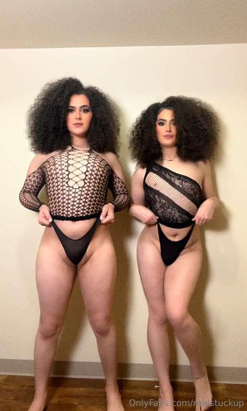 Pussy x 2 👯‍♀️ @angelstuckup