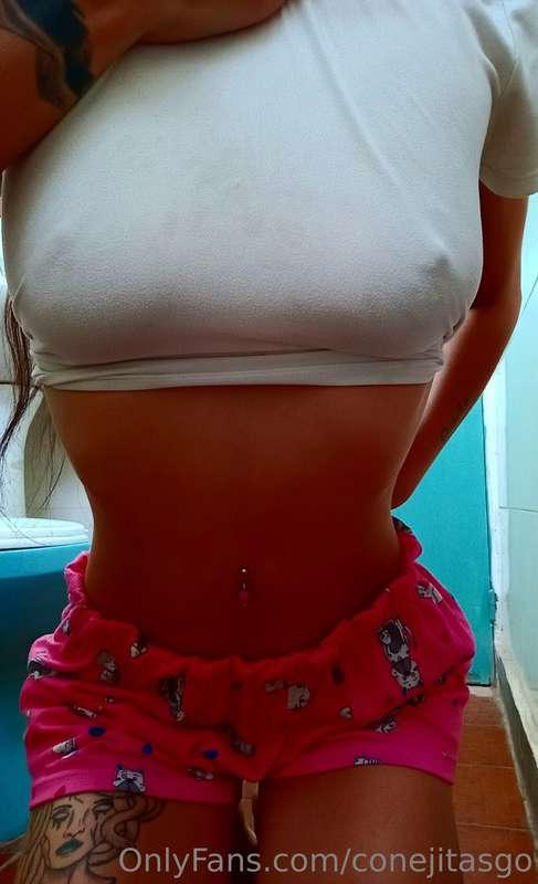 Tits 🔥🔞 in pajamas with my perky tits, tip to receive more g..