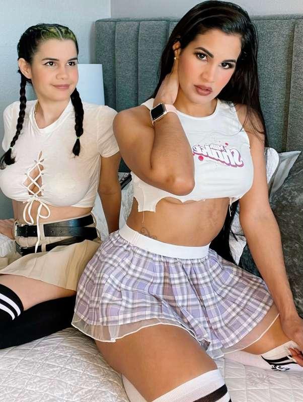 Fotito con mi hermana 👯‍♀️💖
https://onlyfans.com/mayelin0128..