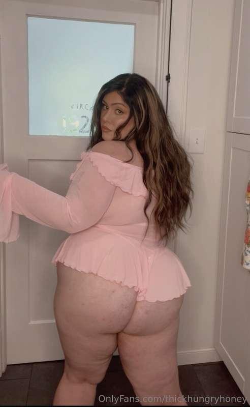 This outfit had me feeling so hot and fat 🐽Don’t you think i..