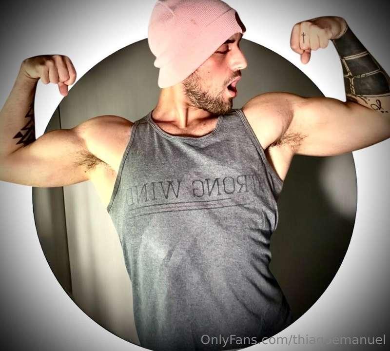 Ripped and horny ✨ 23 years old 🤭 up or down 🍆🍑I love sharin..