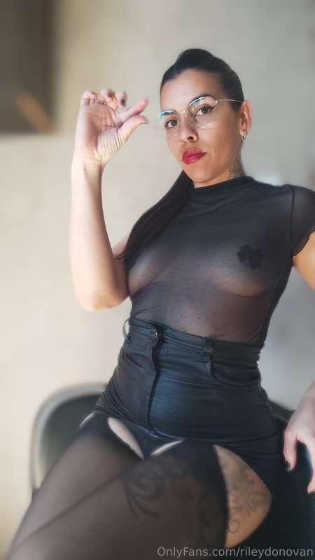 DOING PUSSY RATINGS NOW! Extensive pussy ratings. 20 minutes..