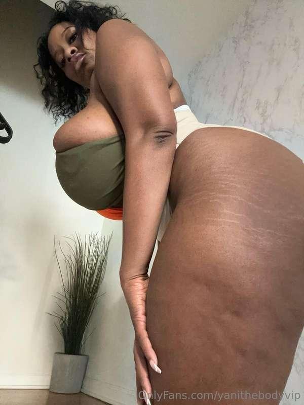 Check your DMs for my new SLOW MOTION OILY TITTY RUBDOWN VID..
