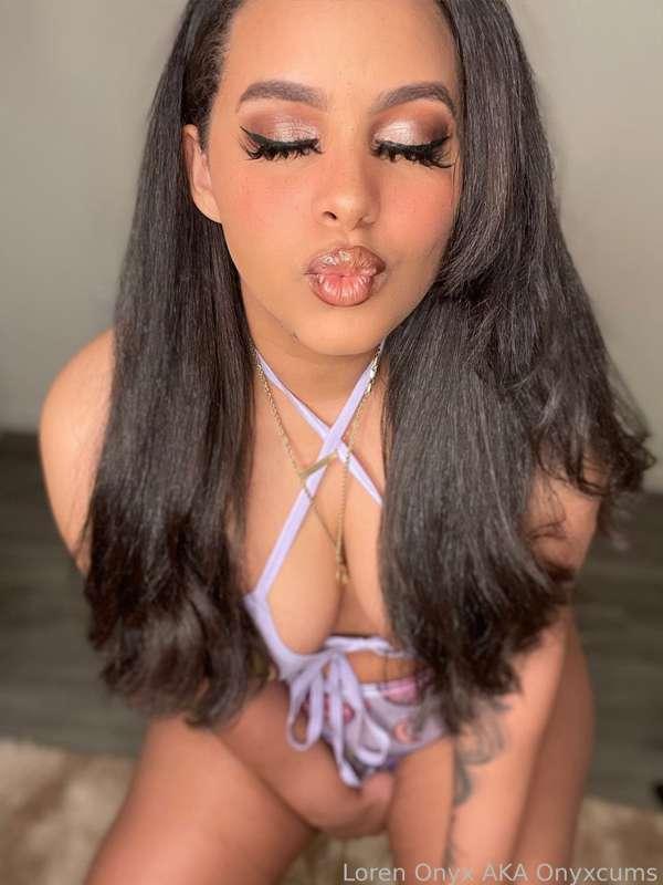 onyxcums image #1