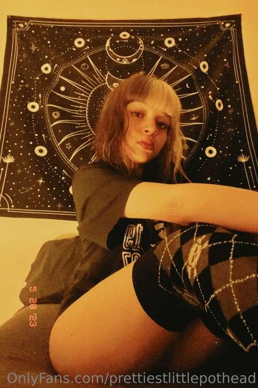 Your favorite pretty little pothead 😈 message me for more ex..