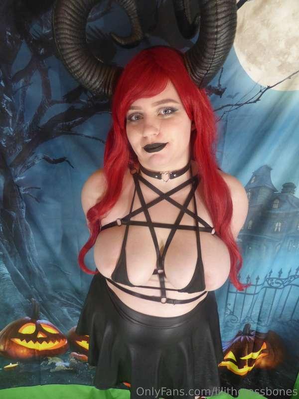 lilithcrossbones image #4