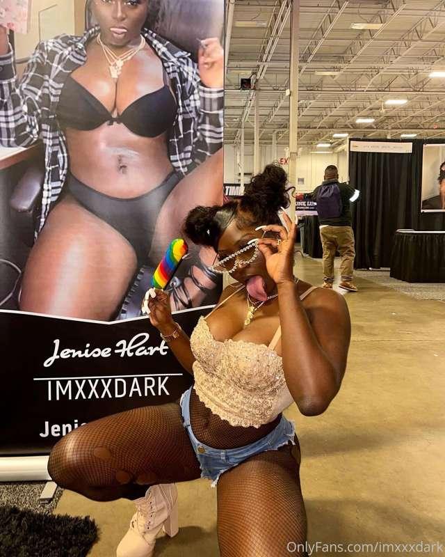 Who seen me at exxxotica?