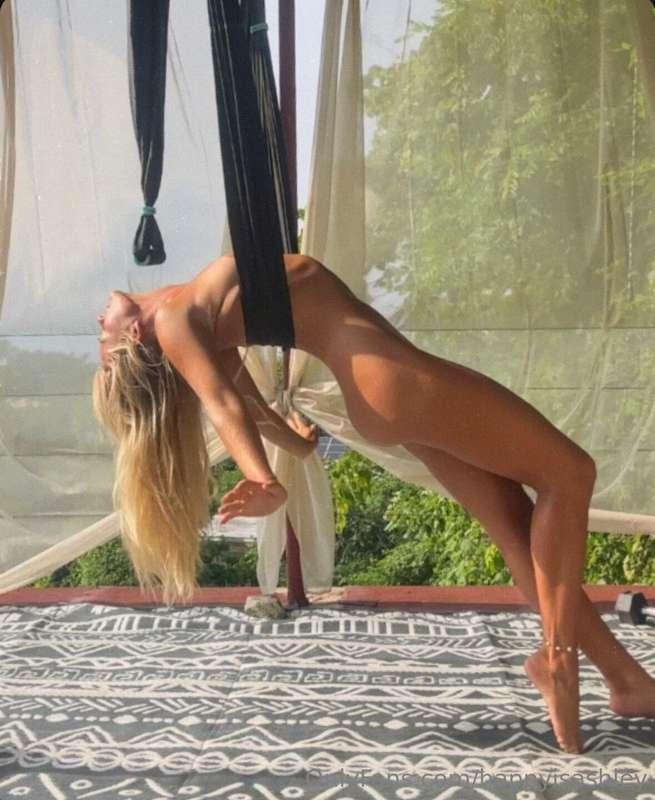 Did you get your stretching in this morning? 🥵😏