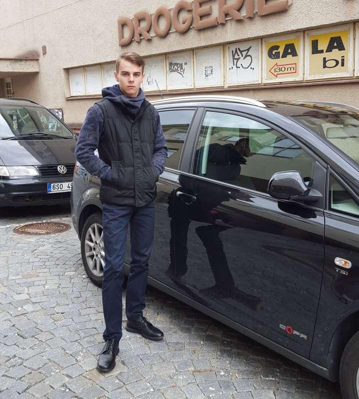 Open a car for me 💁‍♂️🚙