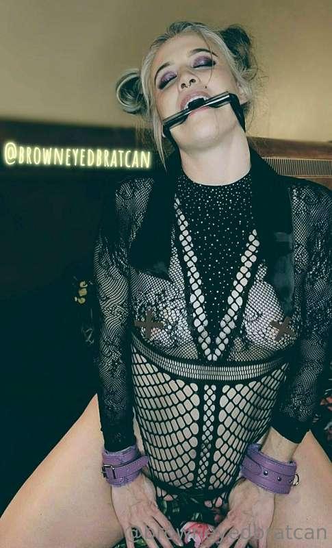 Nerdy & Dirty & Super flirty @browneyedbratcan

Cum get it 💦..