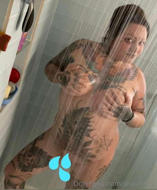A fun mirror and shower set for you 😉🪞💦