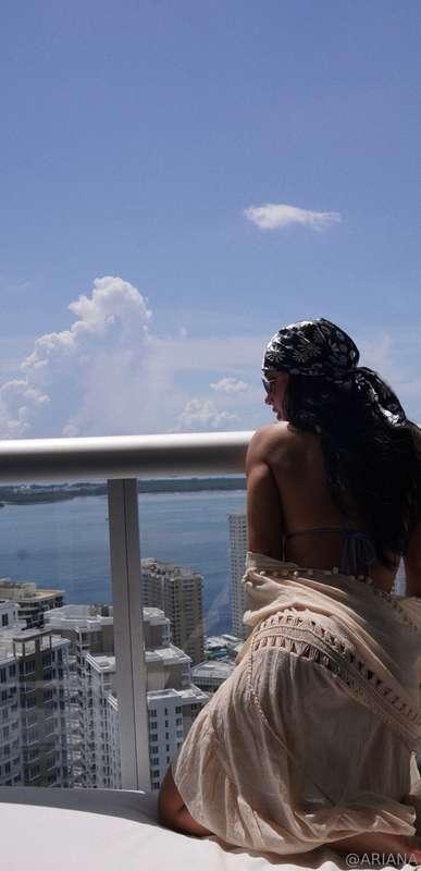 oopsie 🤭 this back view is 🥵🍑