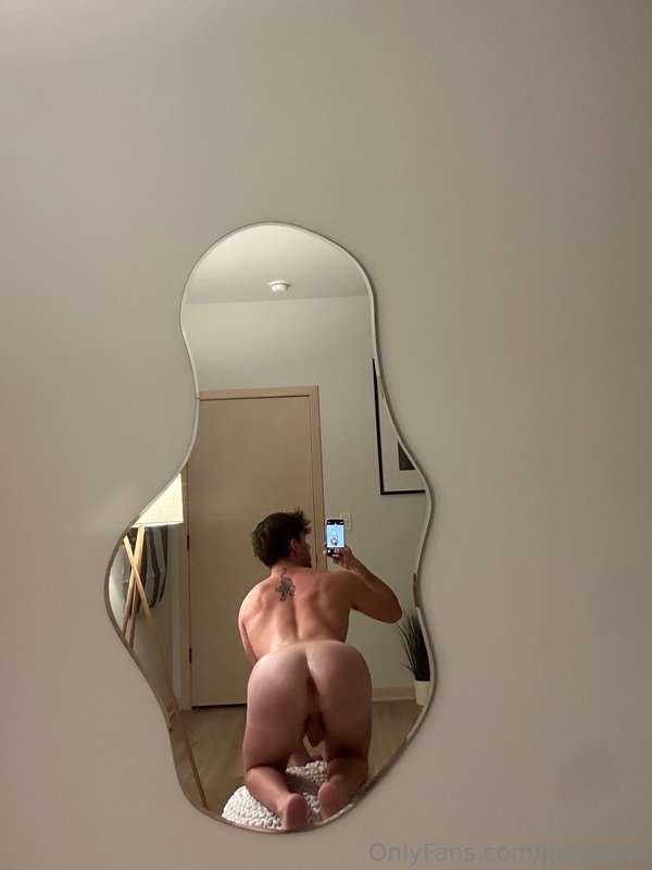 Who wants to have me bend me over like this? 👀🤚