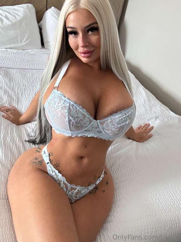Who wants to see me riding a big 🍆?