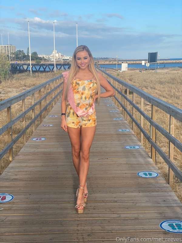 My gorgeous outfit bought from one of my Subscribers. Thank ..
