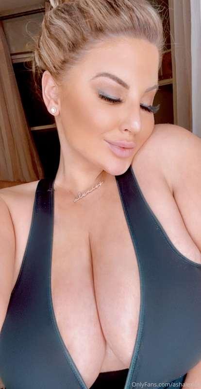 Spoil me all week long if you want to see me smile ;)
