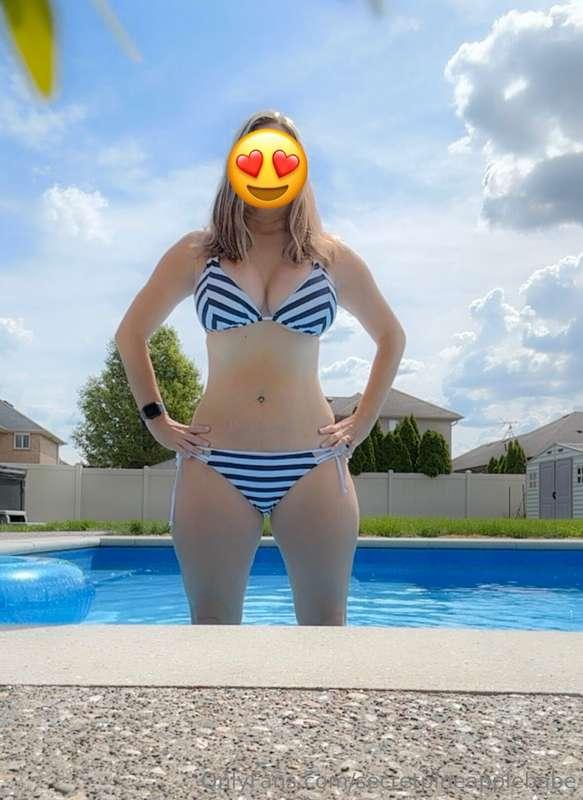 Enjoying Sunday morning in the pool! 
