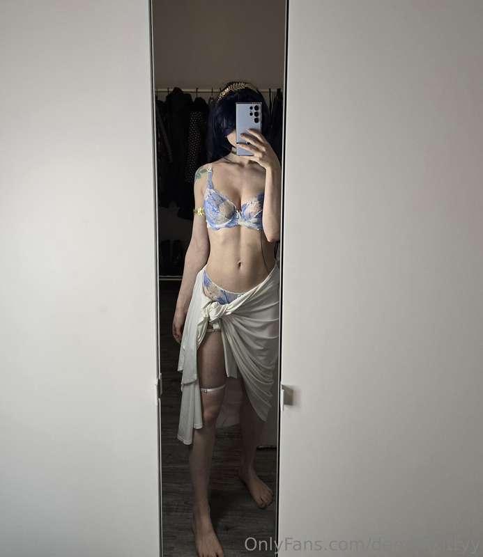 Bringing some hotness to this cold december :3