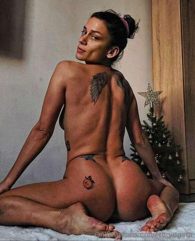 Have a jolly sexy naked Christmas 🎁 🎄 🎉