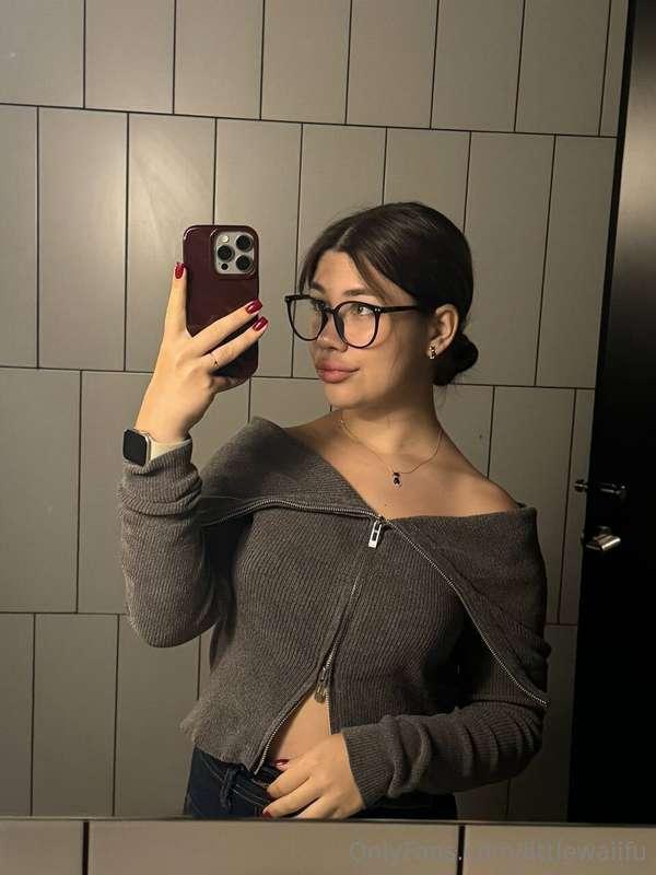 Do my glasses look good on me?💕