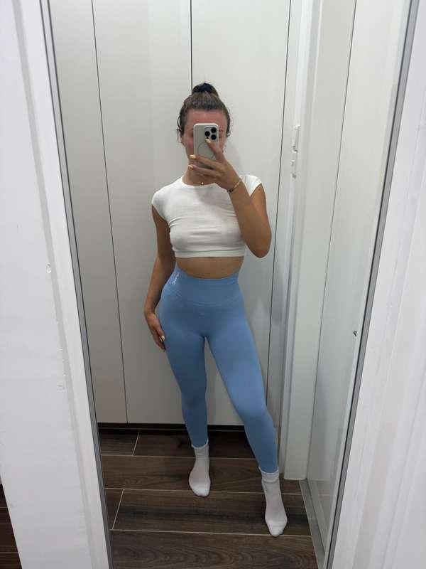 My clothes would look great if I remove this.🙈🔥