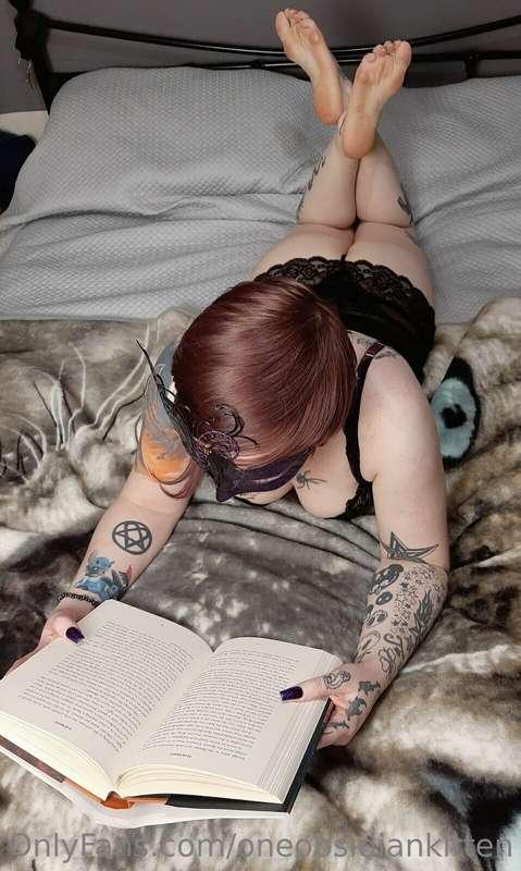 Well hello there 🖤  It's been hectic lately, so I've booked ..