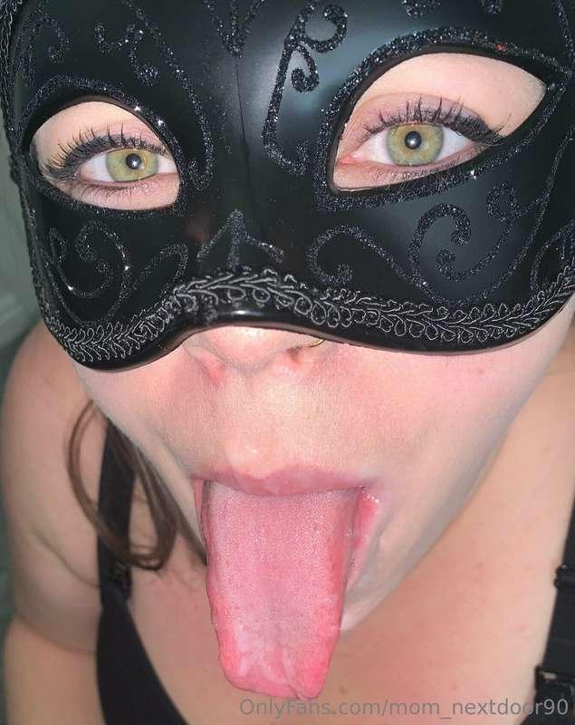 Sucking Hubby’s cock and taking his  warm load 💦💦 on my tong..