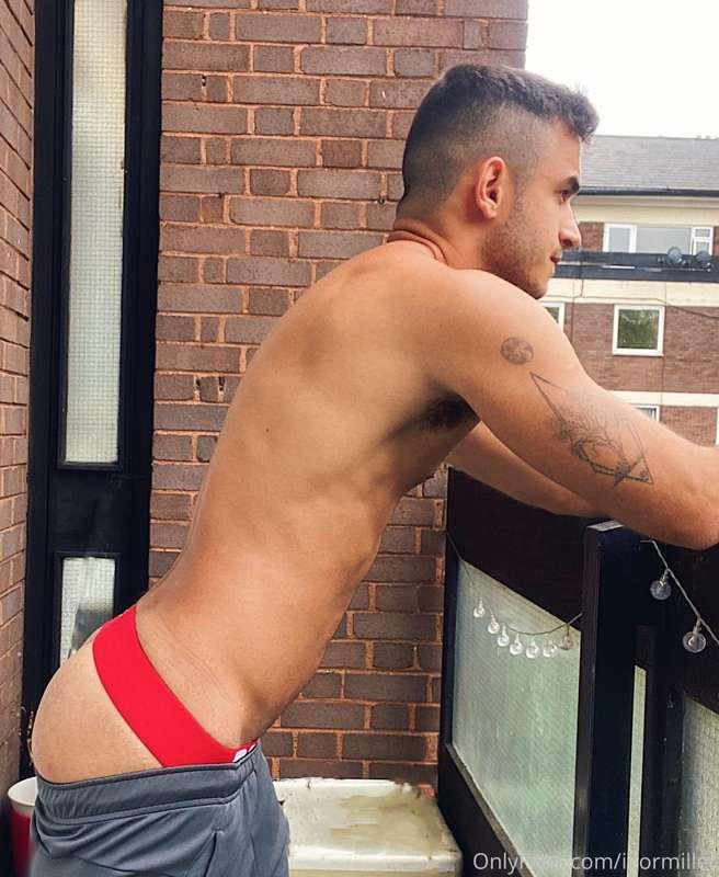 I'm trying to seduce my neighbors 😝😜