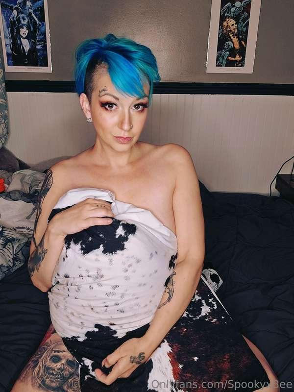 Tu veux voir une queue entre mes seins?😉