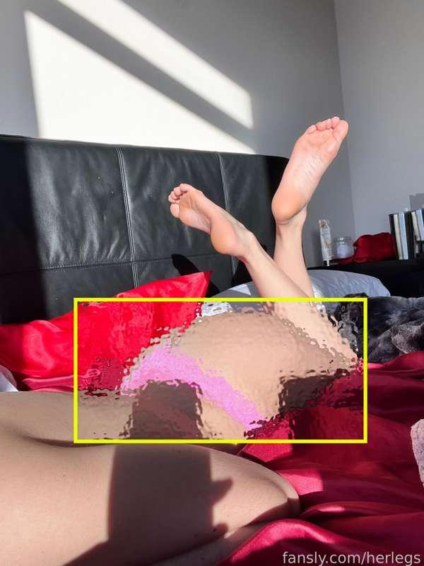 Just reposting this photo to remind you that you will stay PussyFree forever. 

I just finished a custom training for a beta that wants to become a pre jack loser to the sight of feet..... he'd probably be leaking everywhere....

You losers amuse me every day.... how pathetic can you guys be 🤣
