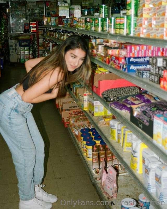 What's your favorite late night snack? 😆