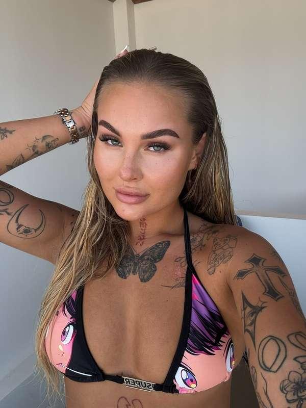 Ughhh my friend Ali-Rose is actually so hot I had to share 🥵..