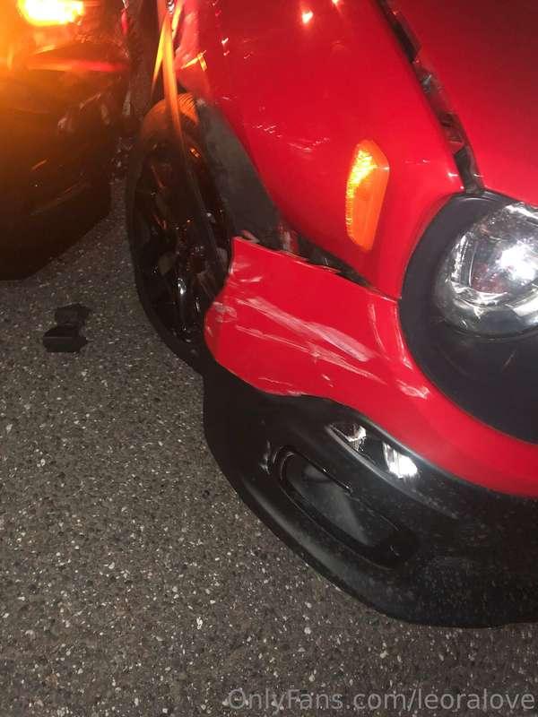 Hello everyone 💕Just a heads up that I was in a car accident..