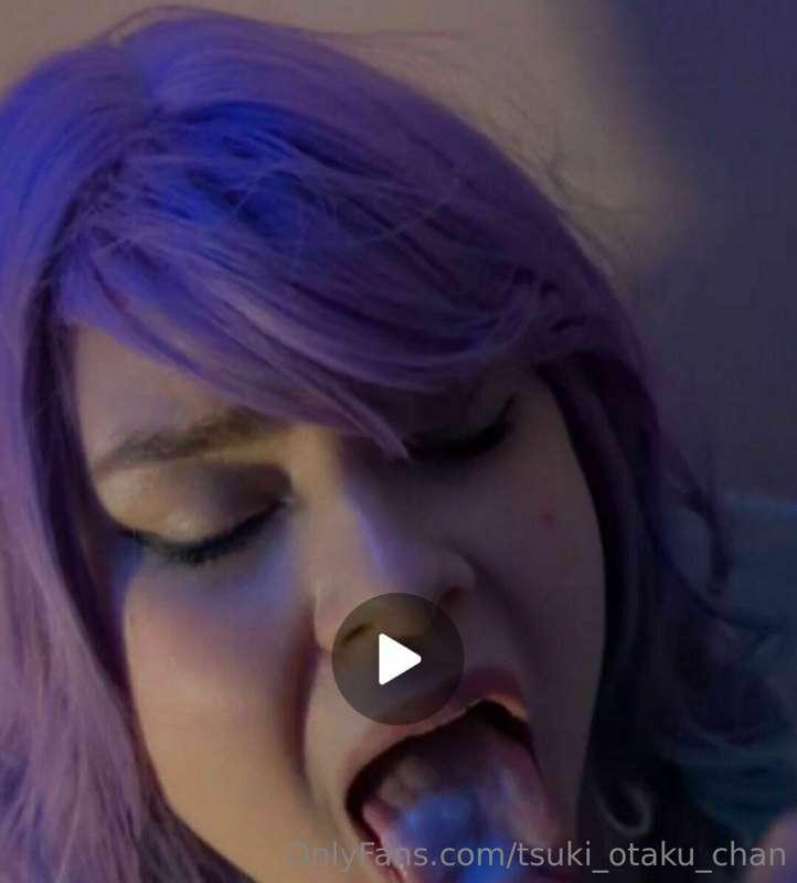 Un cumshot lowbudget? Eccolo qui.
Mi sborra in bocca mentre ..