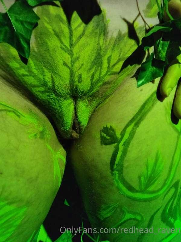 Some pictures and videos from my Poison Ivy body paint sessi..