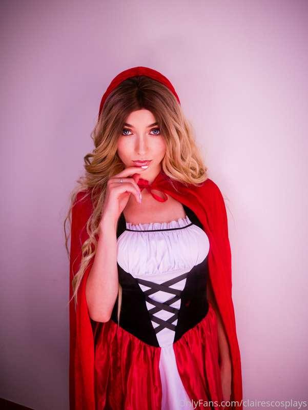 I'm the Red Riding Hood this week 🤤