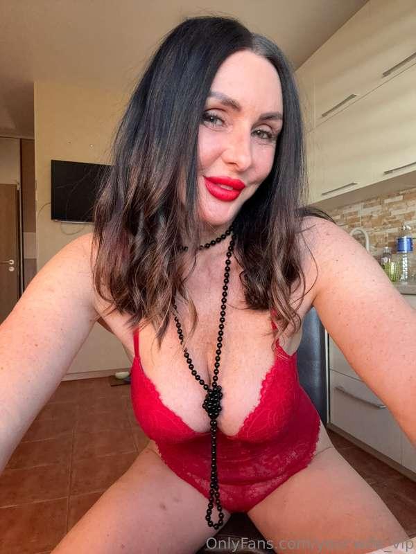 Do you think you can keep control? 🖤 I see how you are alrea..