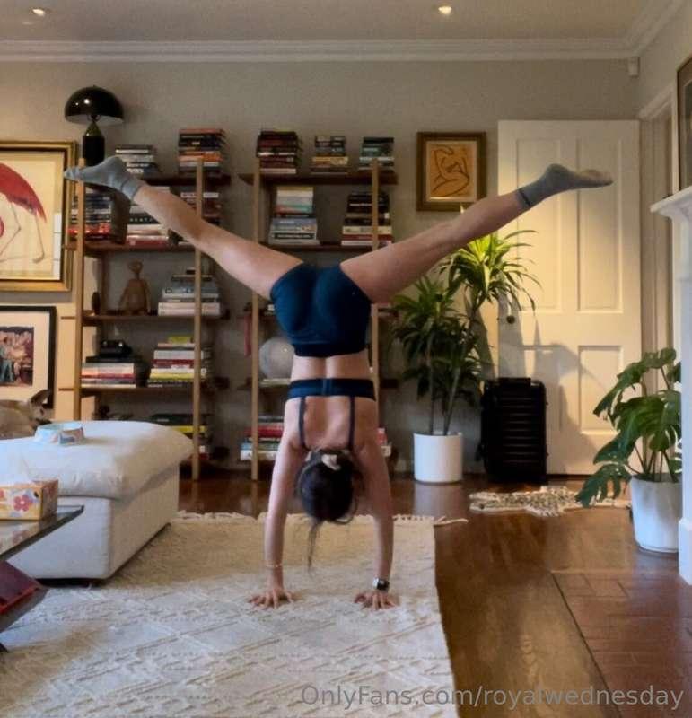 Wanna see how flexible I am?🥵