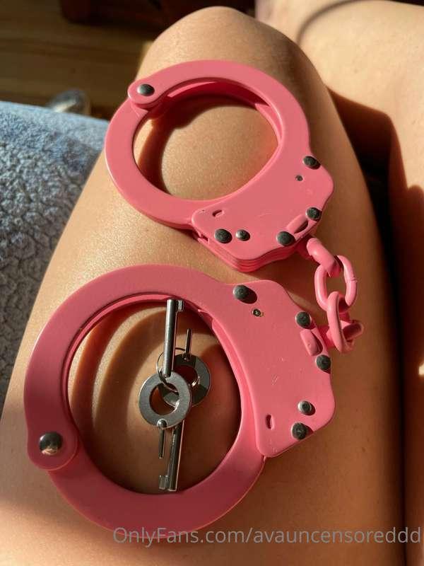 Brand new handcuffs! 💞 No safety needed 😈

What do you want ..