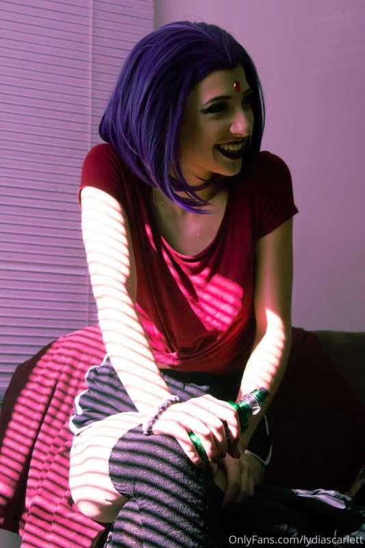 Some behind the scene photos from a “Raven’s day off” shoot...