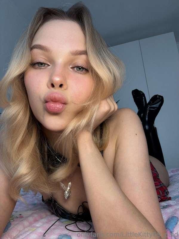 Catch my air kiss? 😉💋