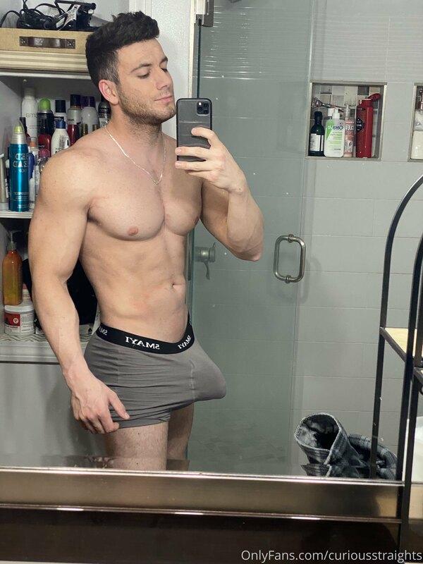 Who likes big bulges? Follow my main @shreds for much more ?