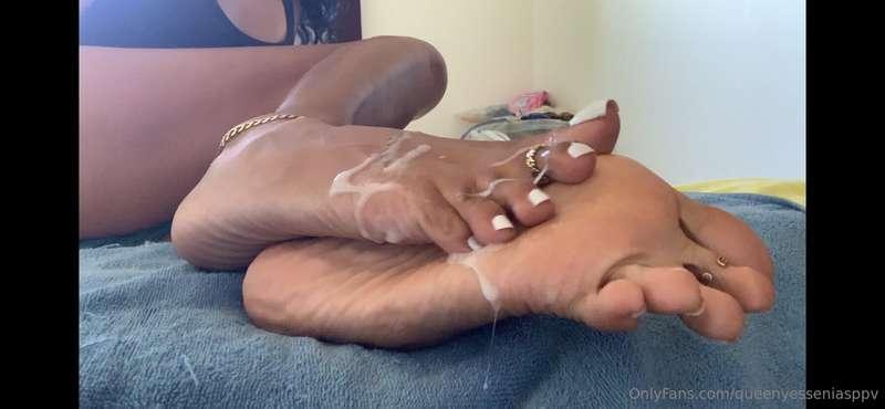 Good morning!

New 5 minute JOI/Cum on Feet clip uploaded to..