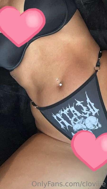 Want three pics with no emojis covering?
Check messages babe..