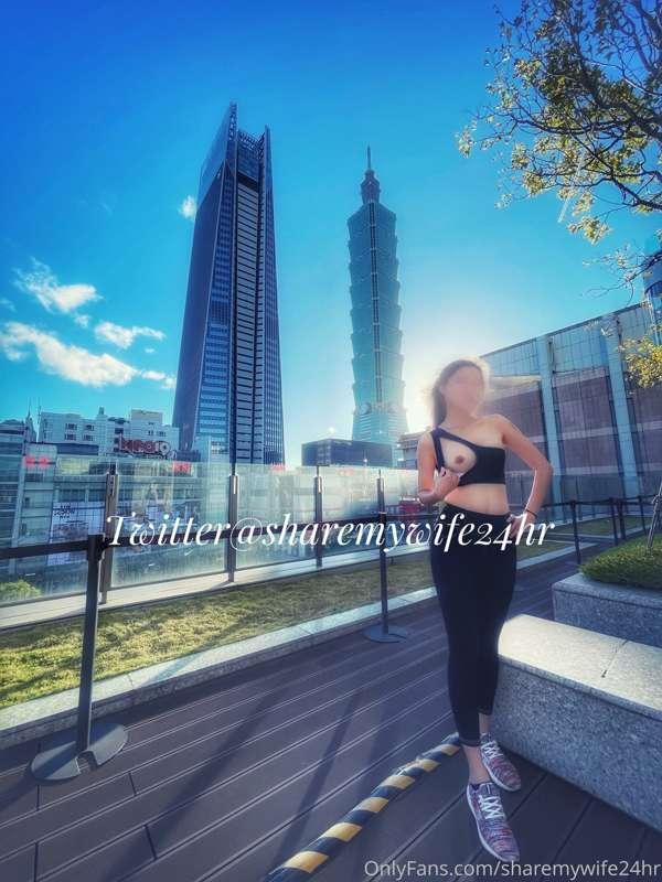 真以為打疫苗那天，我那邊只有跑去這裡跟101及指甲剪正常擺拍而已嗎⁉️當然還是要來露個奶奶👵辣‼️
 
希望對面慢慢用餐..