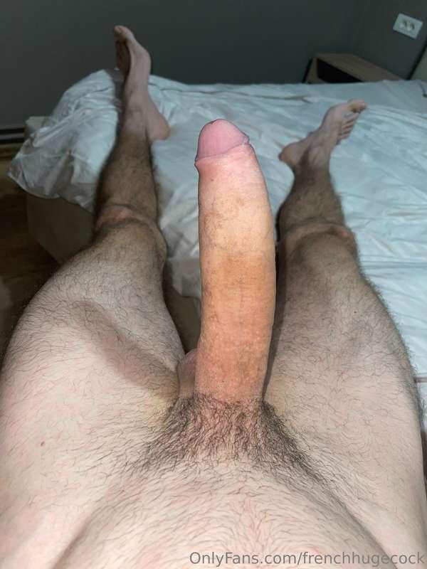 Feet : 44 EU sizeCock : 24,5cm 
